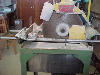 Glass saw with a diamond wheel